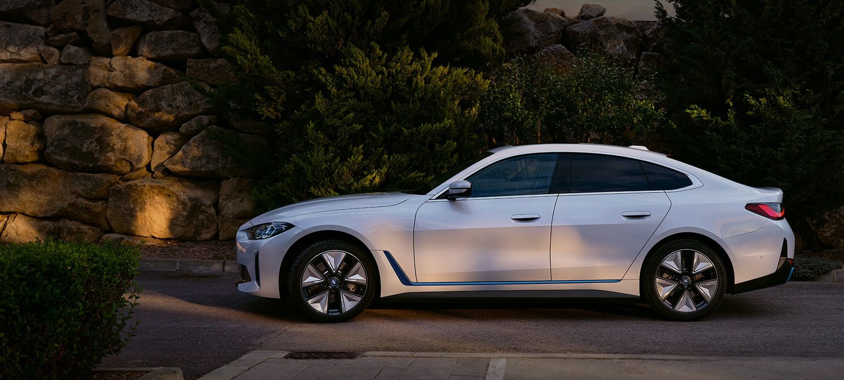BMW-i4-Banner